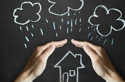 Tips Hindari Atap Rumah Bocor Saat Masuk Musim Hujan