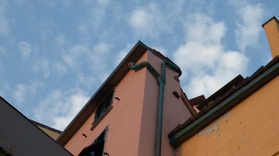 Musim Hujan, Jangan Lupa Bersihkan Talang