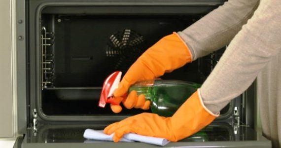 5 Langkah Mudah Bersihkan Oven