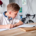 7 Cara Ini Bantu Anak Anda Lebih Fokus Saat Belajar di Rumah