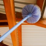 3 Cara Praktis Bersihkan Langit-langit Rumah