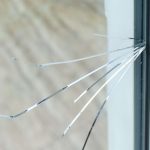 Cara Menghilangkan Retak Kaca Jendela Rumah