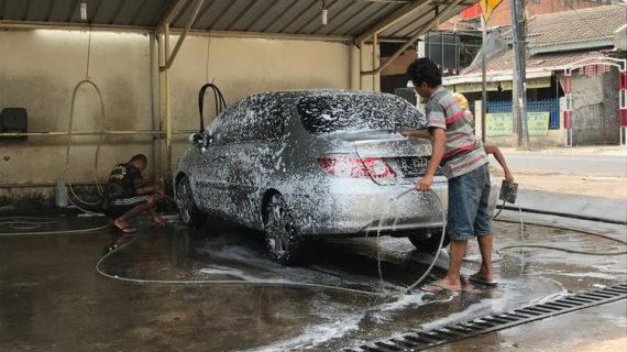 Ini Cara Mencuci Mobil yang Benar, Jangan Asal-asalan