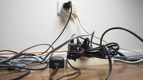 Trik Cerdas Merapikan Kabel Semrawut dan Menyulapnya