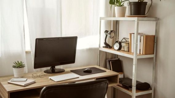 Menata Ruang Kerja Anda di Rumah: Tips Efektif untuk Produktivitas dan Kenyamanan