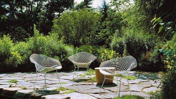 Cara Memilih Kursi Taman yang Ideal: Kombinasi Kenyamanan dan Desain untuk Rumah Baru
