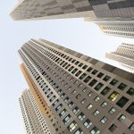 Keuntungan dan Kerugian Tinggal di Rumah Tapak vs. Apartemen