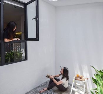 Menyulap Cahaya Pagi Jadi Dekorasi Alami di Dalam Rumah