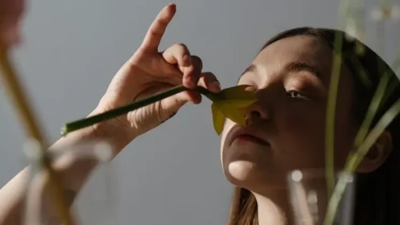 Pengaruh Bau Rumah terhadap Mood dan Produktivitas Penghuni