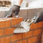 Perbandingan Hebel (Bata Ringan) vs Bata Merah: Pilih Mana untuk Dinding Rumah?