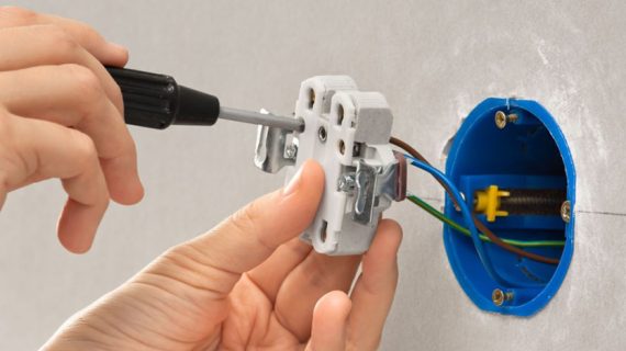 Panduan Aman Instalasi Air dan Listrik untuk Rumah Tinggal: Jangan Sampai Salah Jalur!