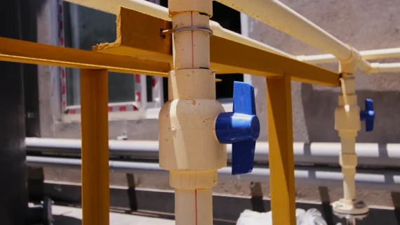 Cara Pemasangan Tandon Air yang Benar Agar Aliran Deras Maksimal