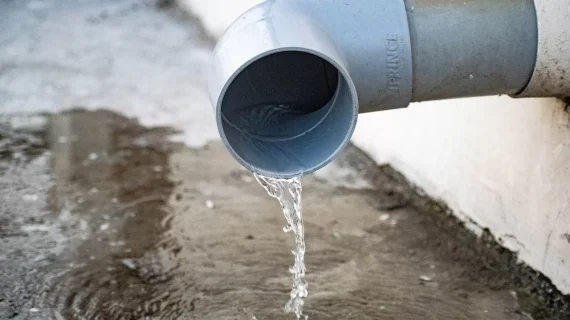 Solusi Cepat Mengatasi Saluran Pipa Air yang Mampet Tanpa Perlu Bongkar Lantai