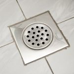 Tips Memilih Desain Floor Drain Anti-Sumbat dan Anti-Bau untuk Kamar Mandi Modern