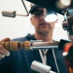 Perbedaan Lem Silikon (Sealant) Asam dan Netral untuk Material Kaca, Kayu, dan Logam