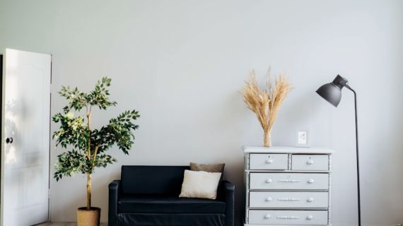 Tips Memilih Kasa Nyamuk Terbaik: Fiberglass vs Aluminium untuk Jendela dan Ventilasi