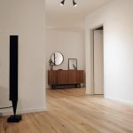 Perbandingan Lantai Vinyl, SPC, dan Laminate: Mana yang Paling Tahan Air dan Rayap?