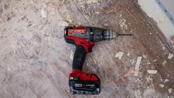 Perbedaan Mesin Bor Impact (Beton) dan Bor Biasa: Jangan Salah Beli!